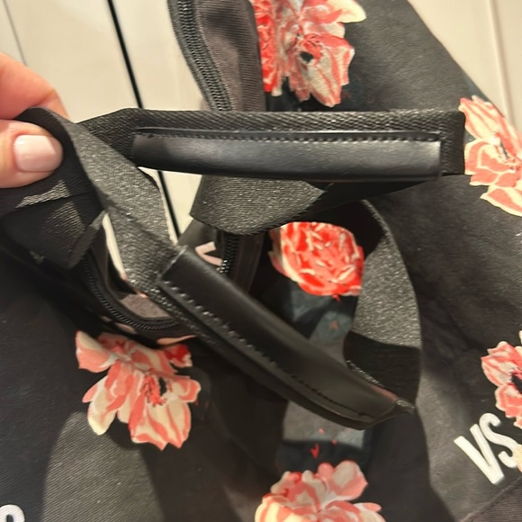 Victoria’s Secret Large Floral Weekend Travel Tote Bag - Picture 15 of 17